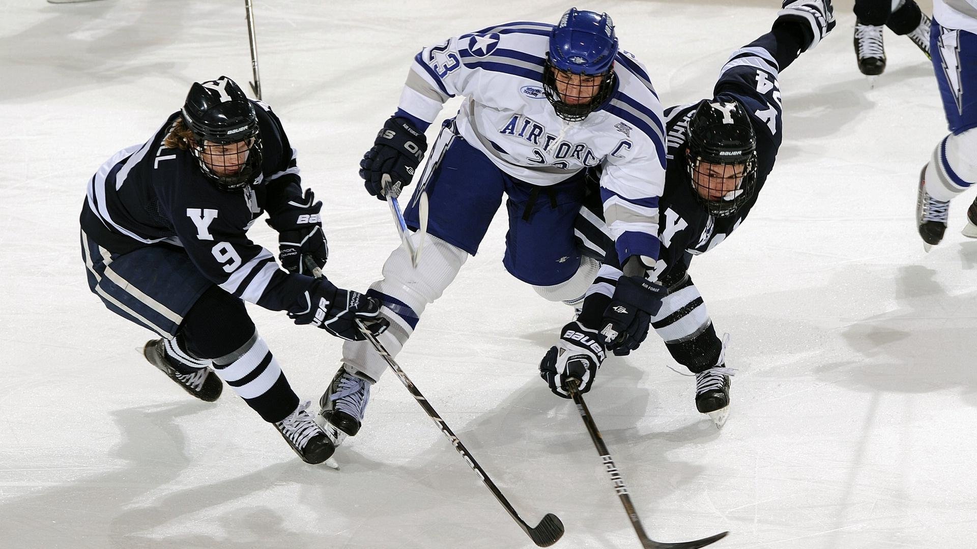 英超裁判在语义模糊环境下的判罚一致性变化分析，英超裁判组