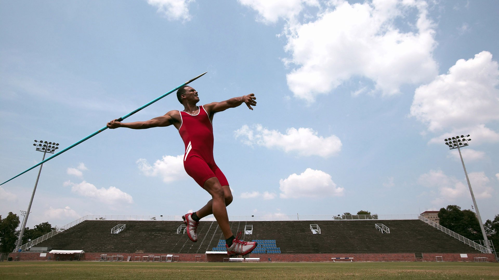 皇马和巴萨争抢小魔兽中锋，埃永是进攻桥头堡，皇马和巴萨传奇比赛